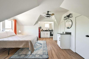 Modern 1Bedroom Efficiency- steps away from OUHSC